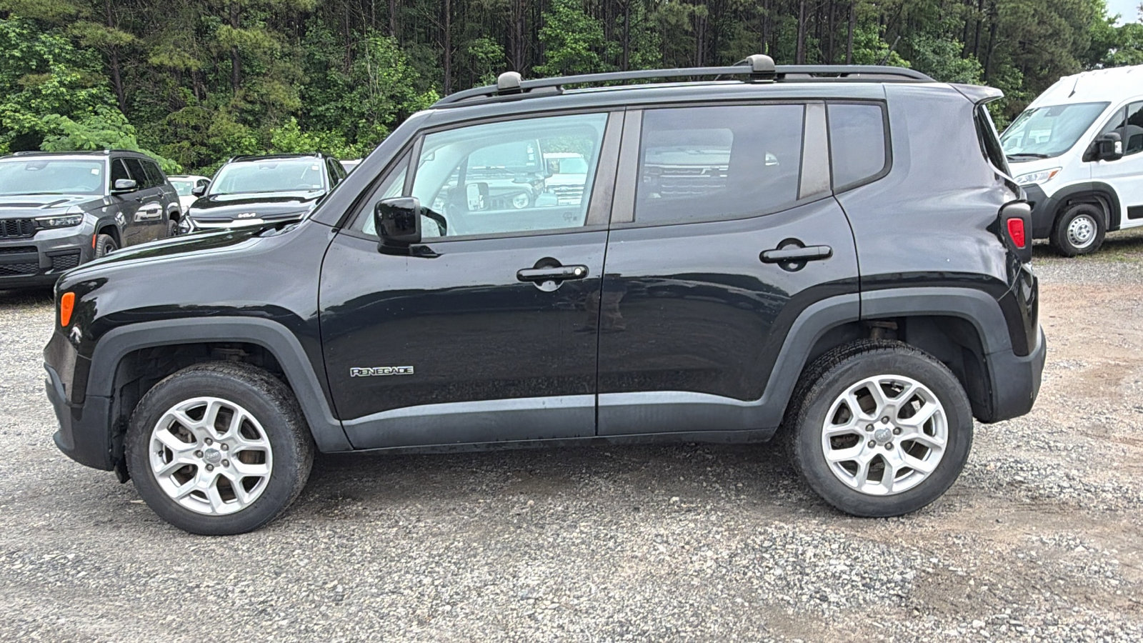 Used 2017 Jeep Renegade Latitude AWD/4WD image 11