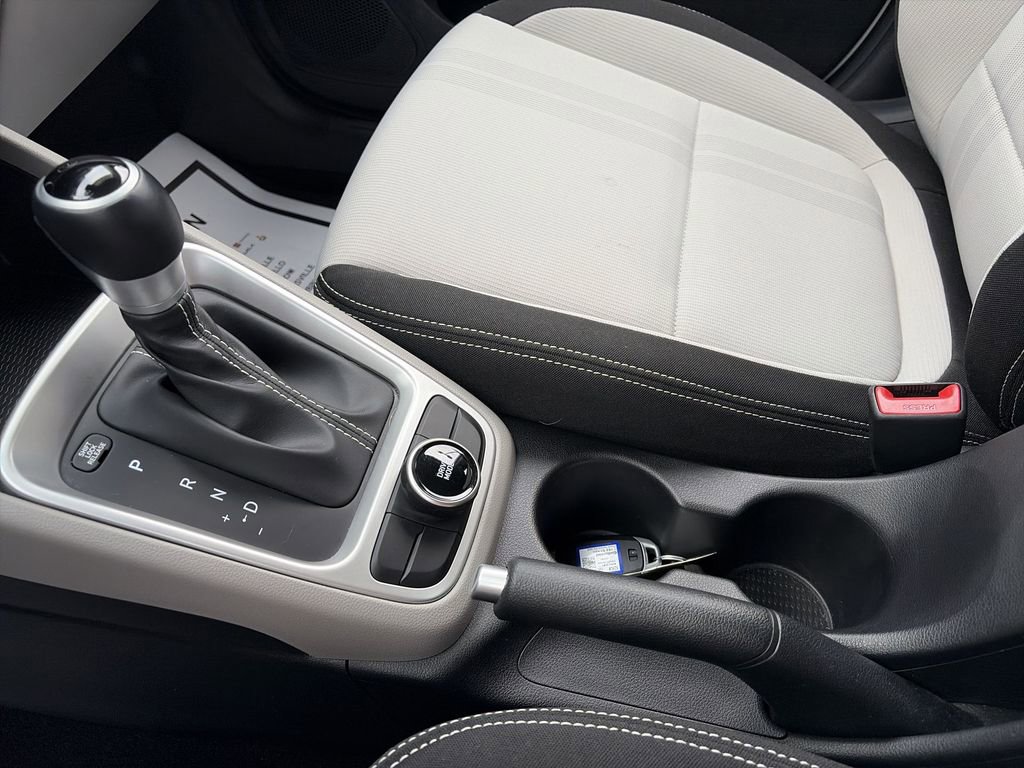 Used 2024 Hyundai Venue SEL image 20