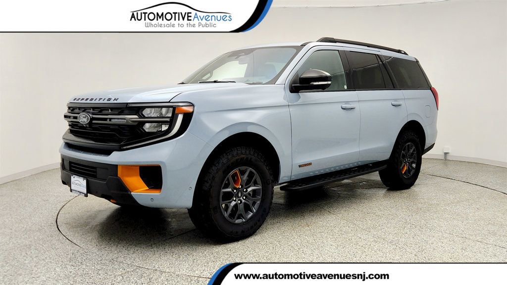 Used 2025 Ford Expedition Tremor AWD/4WD image 1