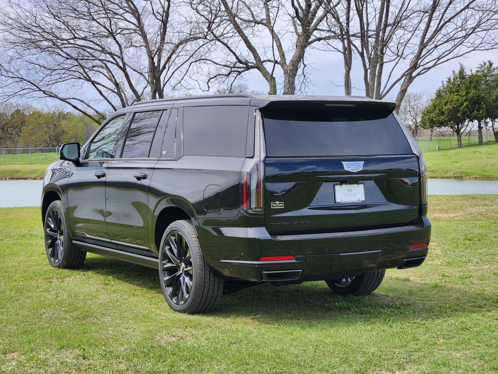 New 2026 Cadillac Escalade ESV Platinum Sport w/ LPO, ONYX Package AWD/4WD image 3