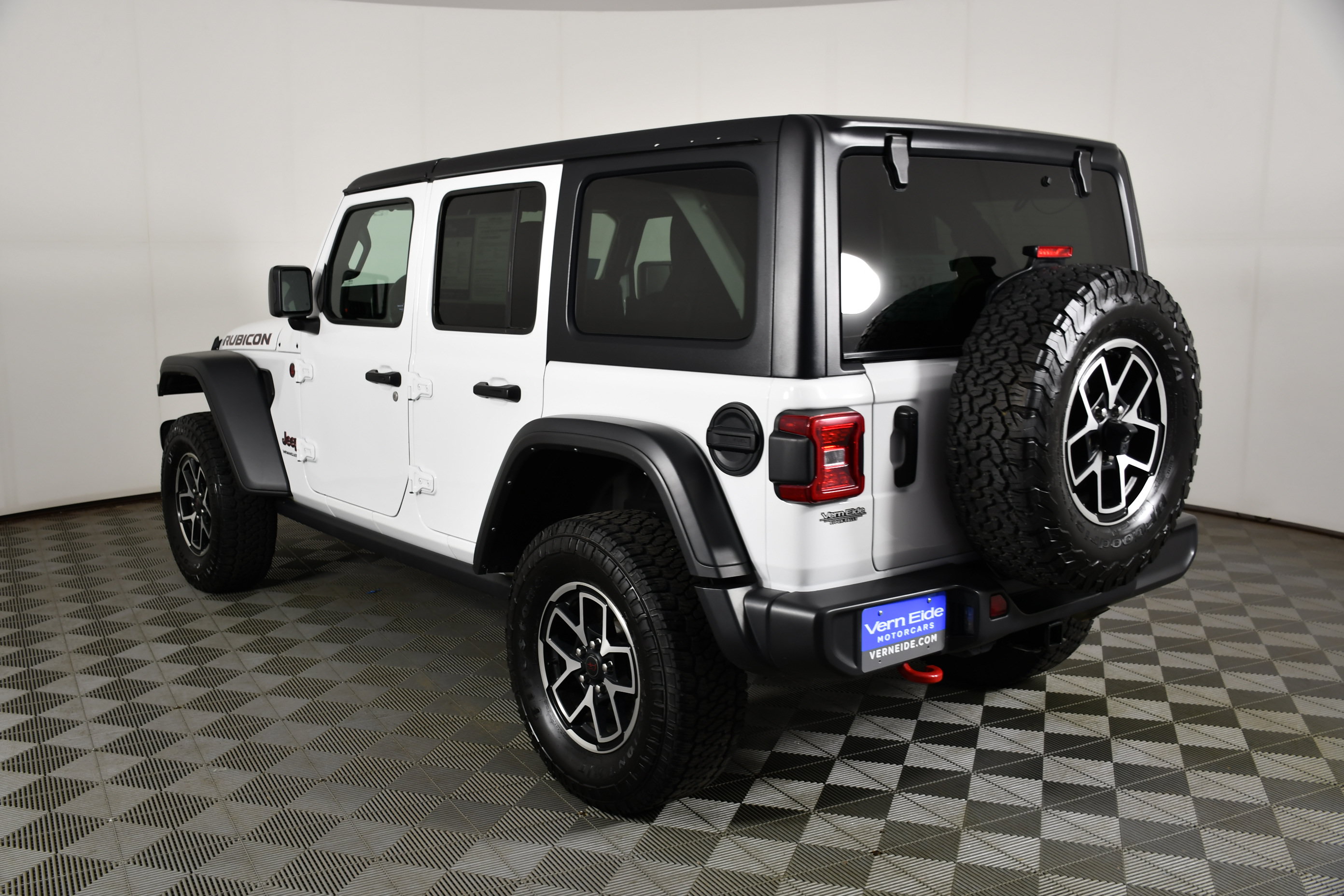 Used 2024 Jeep Wrangler Unlimited Rubicon AWD/4WD image 8