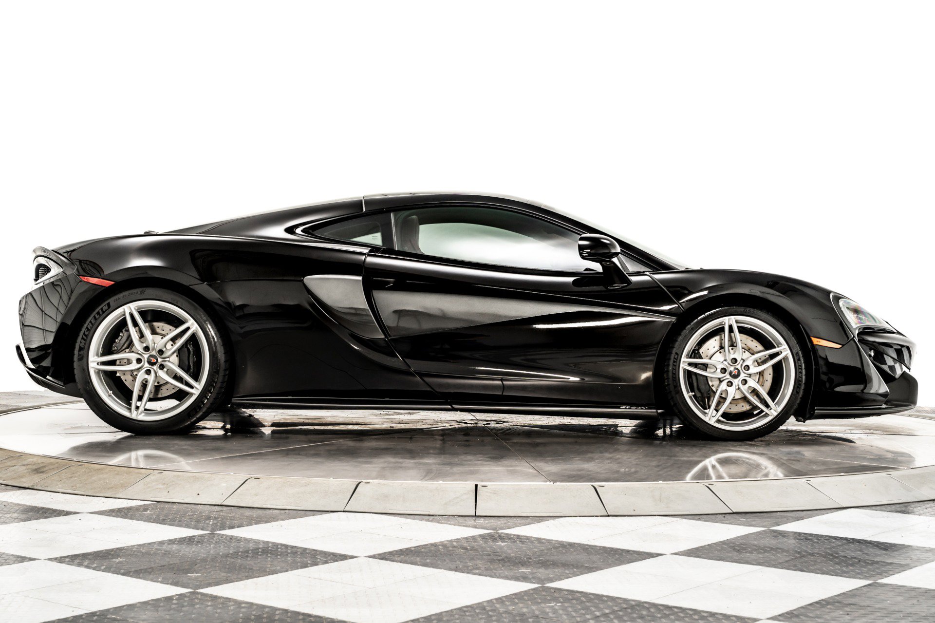 Used 2017 McLaren 570S image 33