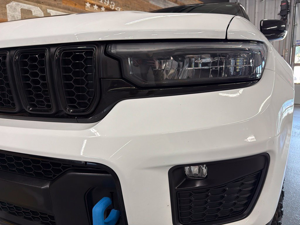 Used 2023 Jeep Grand Cherokee Trailhawk w/ Luxury Tech Group III AWD/4WD image 11