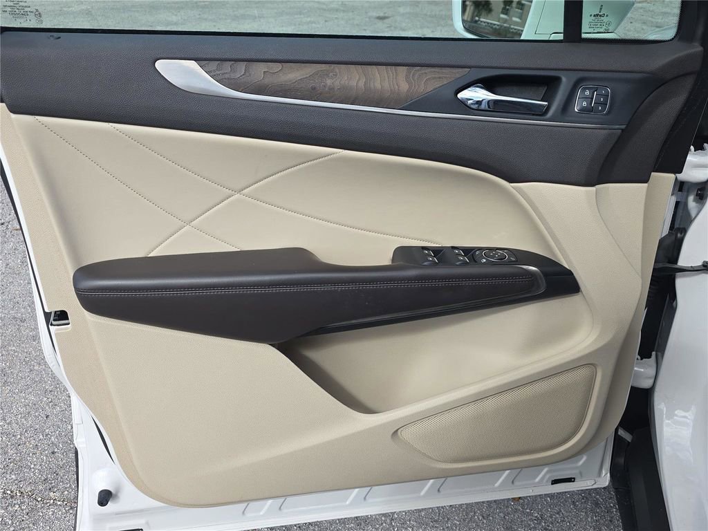 Used 2017 Lincoln MKC Reserve image 16