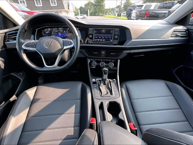 Certified 2022 Volkswagen Jetta SE FWD image 12