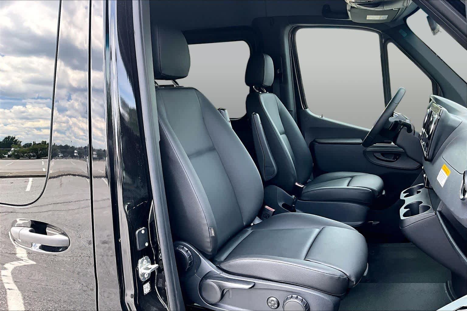 Used 2025 Mercedes-Benz Sprinter 2500 image 18