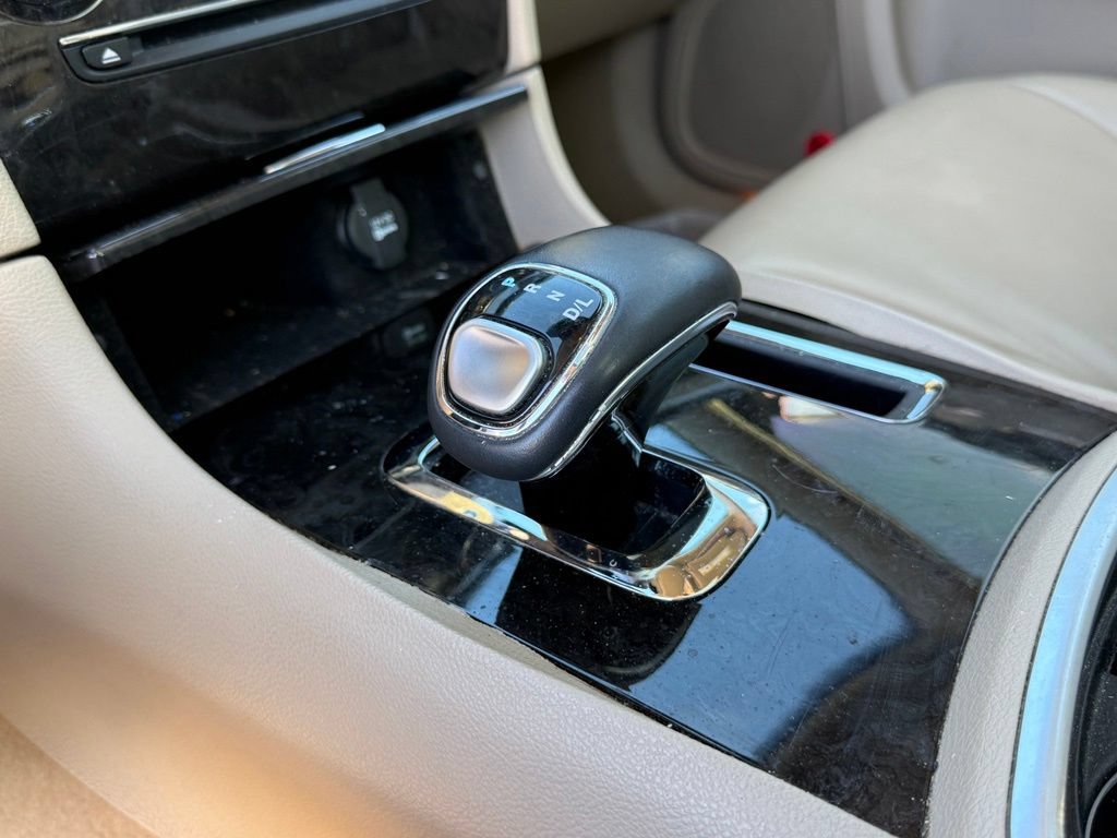 Used 2014 Chrysler 300 w/ Driver Convenience Group RWD image 20