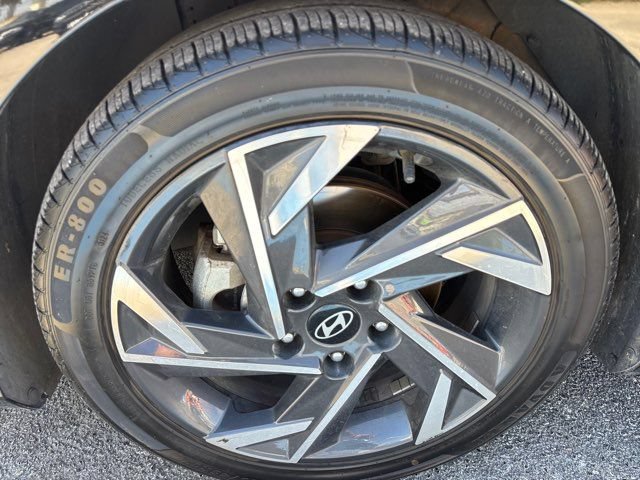 Used 2024 Hyundai Elantra Limited FWD image 9
