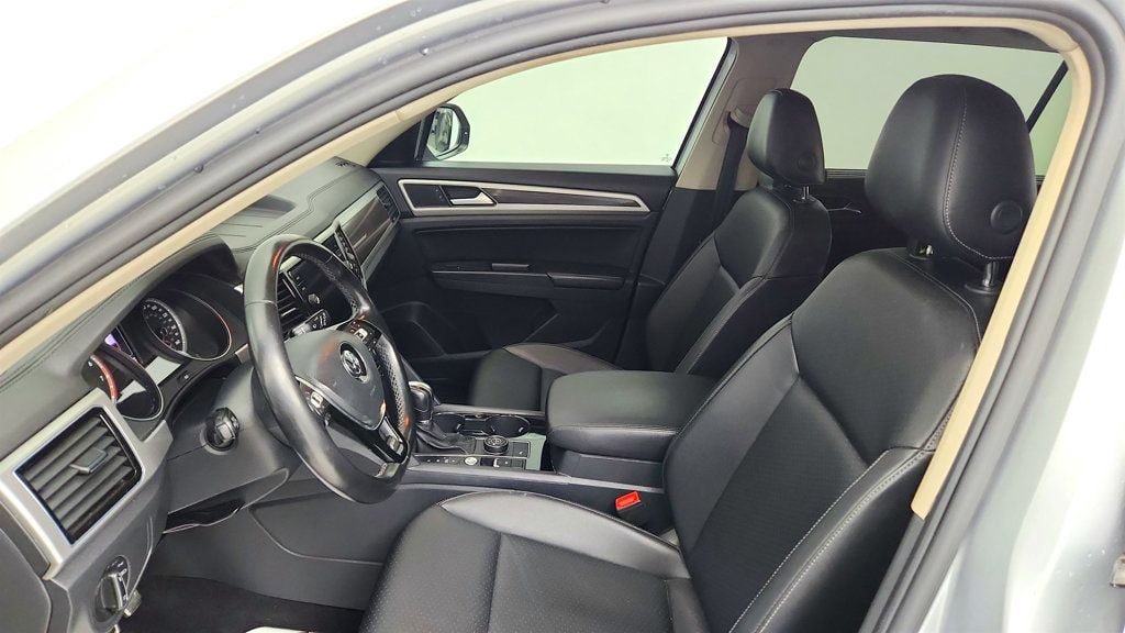 Used 2018 Volkswagen Atlas SEL w/ R-Line Package AWD/4WD image 19