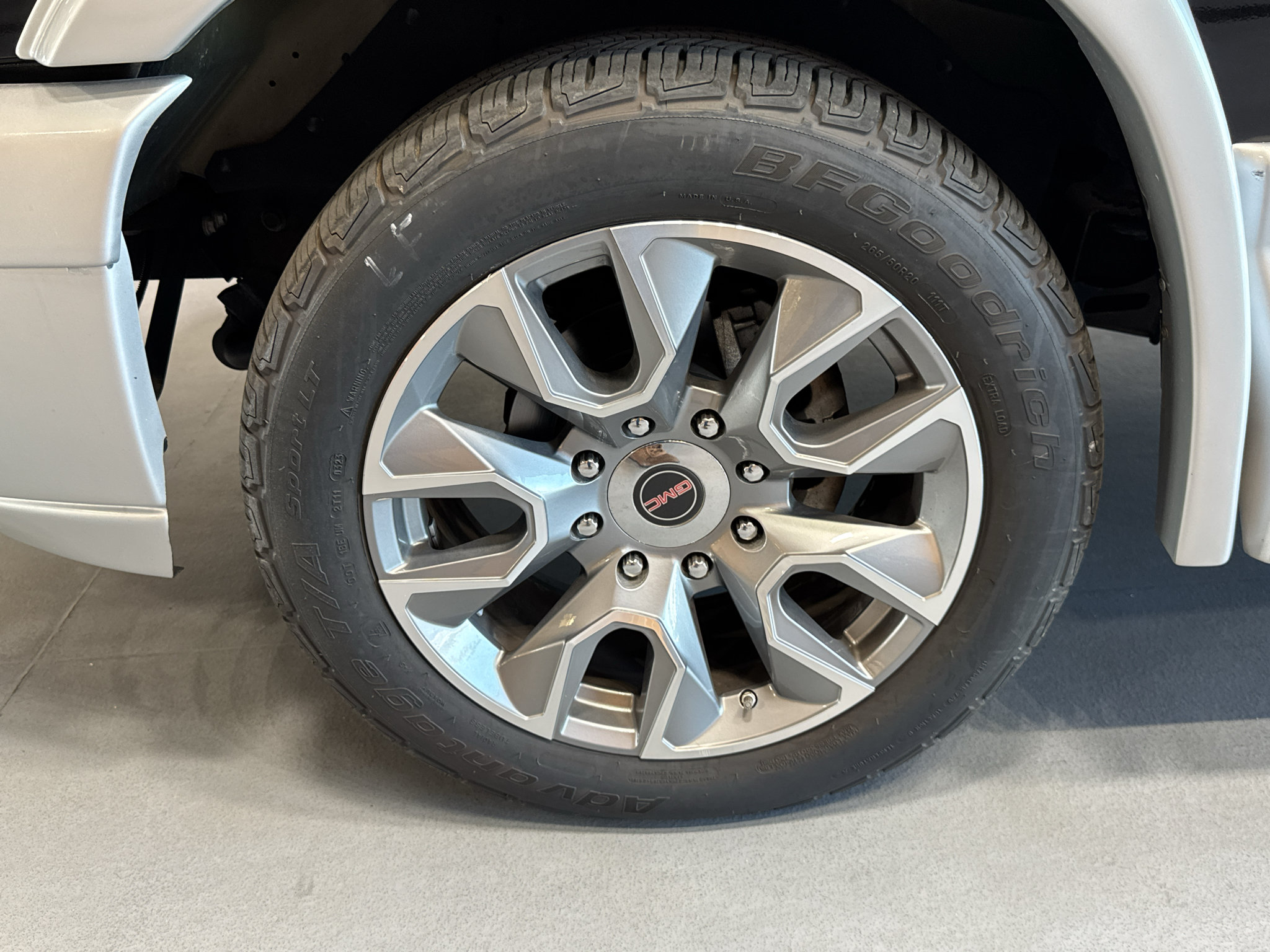 Used 2023 GMC Savana 2500 RWD image 9