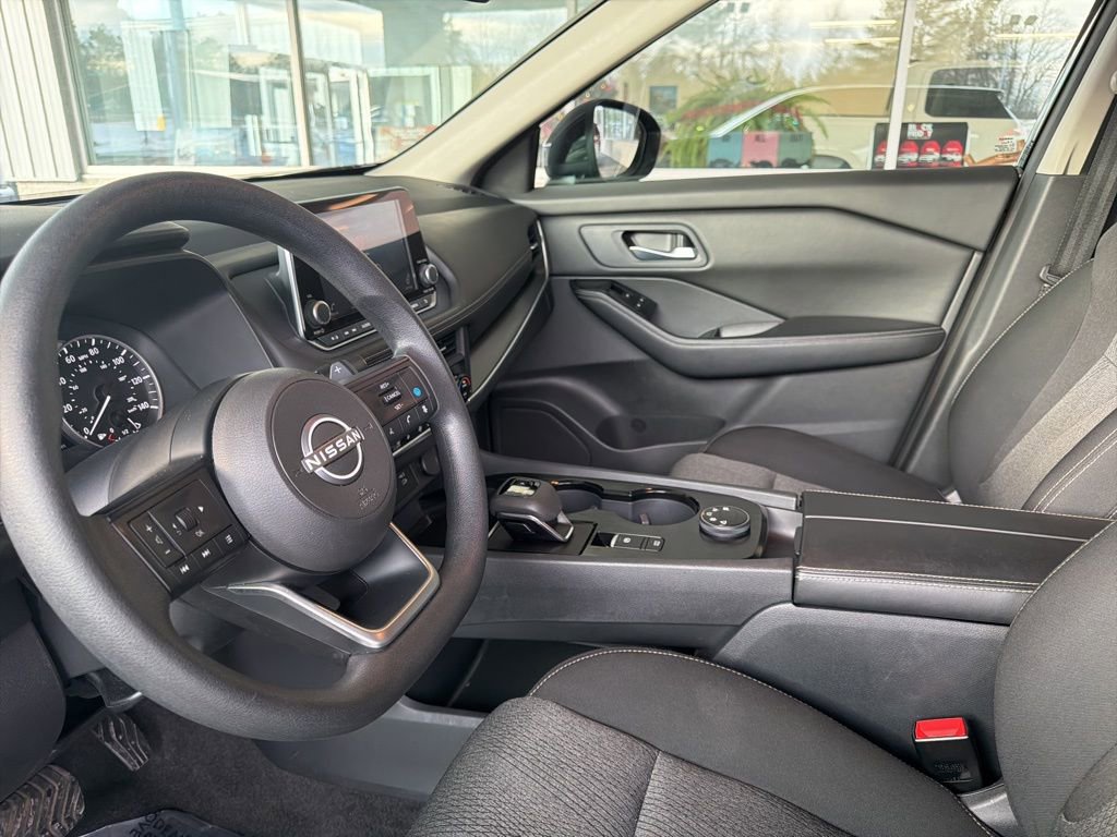 Used 2024 Nissan Rogue SV image 9