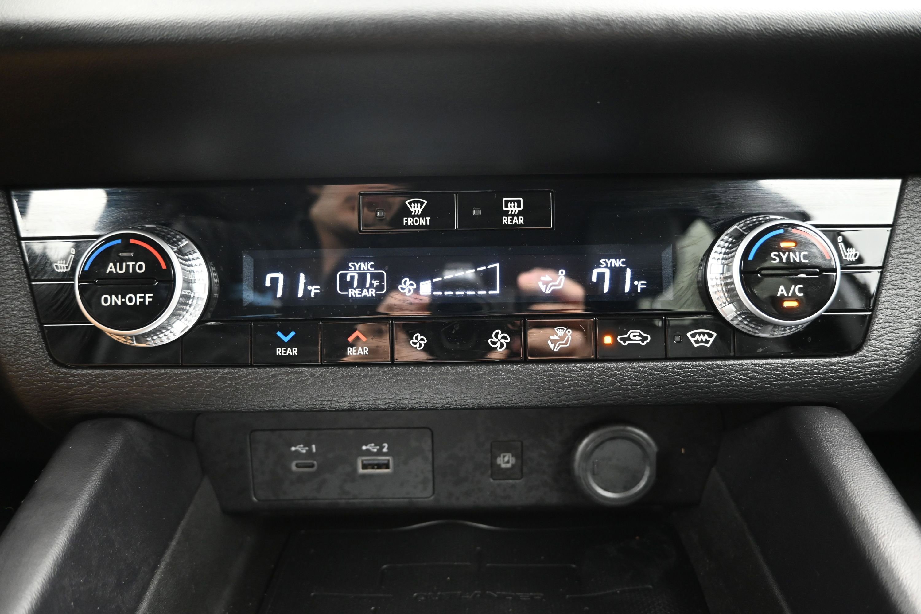 Used 2024 Mitsubishi Outlander SEL AWD/4WD image 17