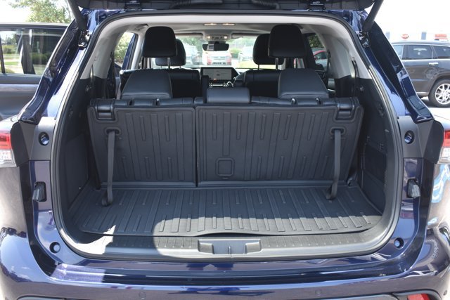 Used 2025 Toyota Highlander Limited FWD image 19