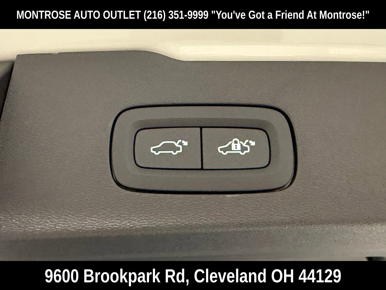 New 2026 Volvo V60 B5 Cross Country Ultra w/ Protection Package Premier image 37