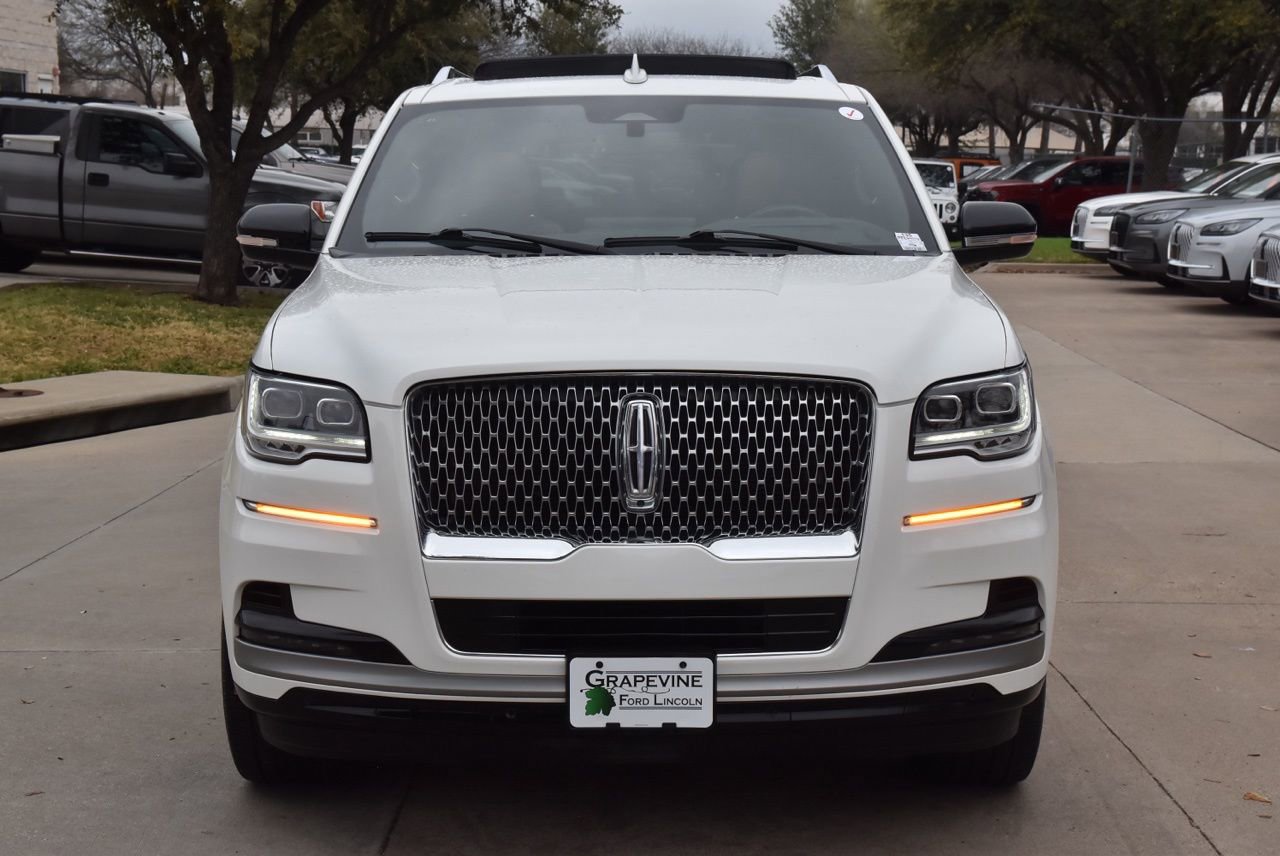 Used 2023 Lincoln Navigator L Reserve image 3