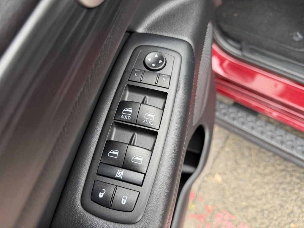 Used 2021 Jeep Grand Cherokee Laredo X image 15