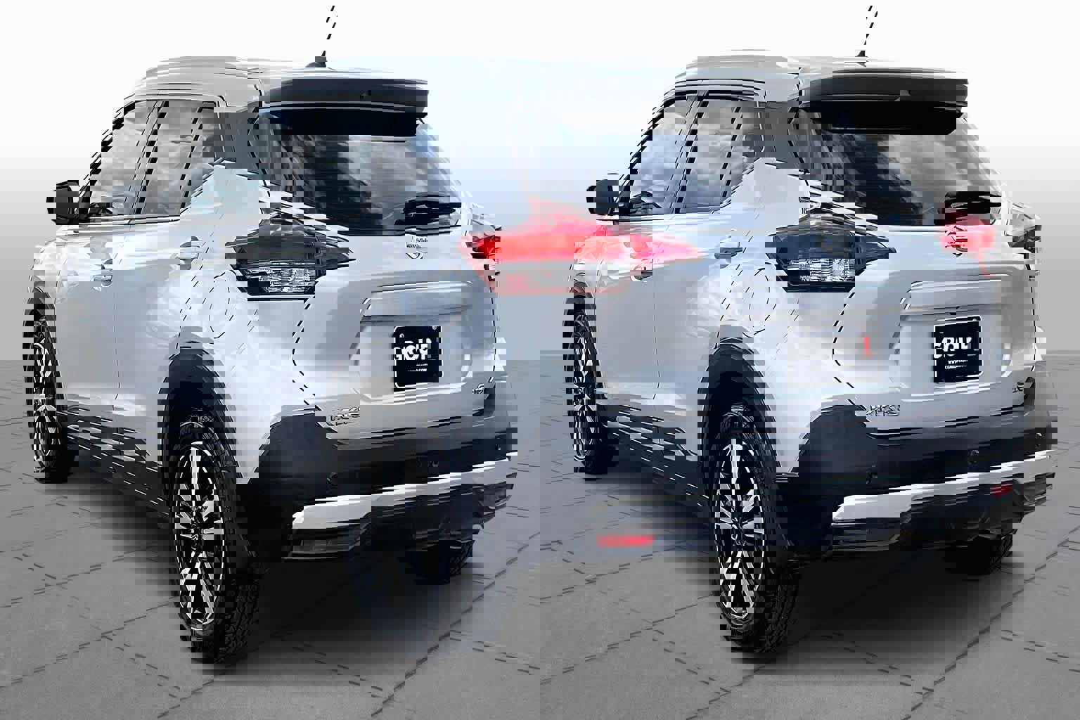 Used 2019 Nissan Kicks SR w/ SR Premium Package image 11