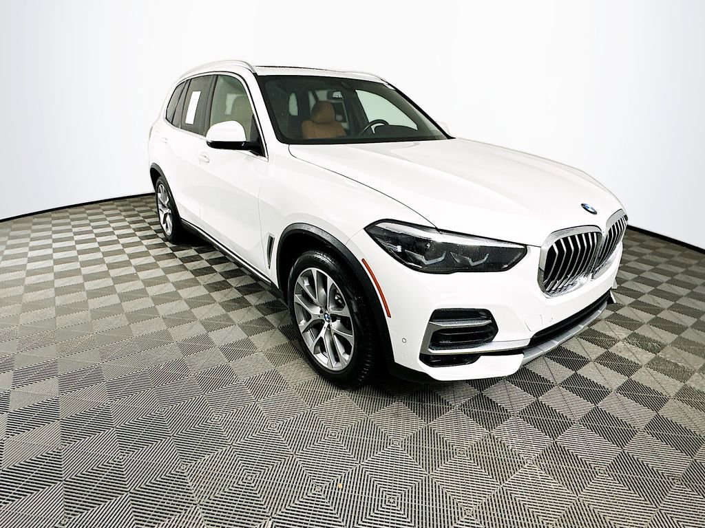 Used 2023 BMW X5 xDrive40i w/ Premium Package image 2
