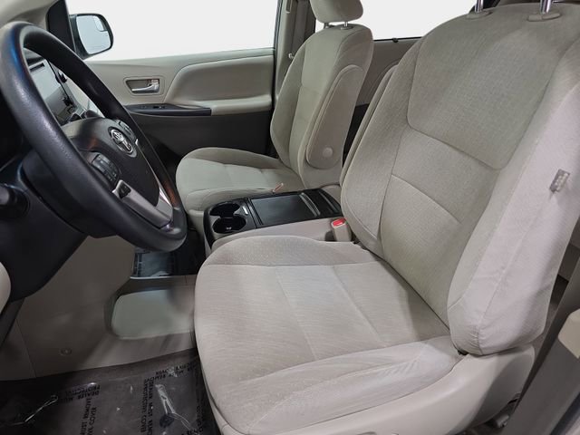 Used 2016 Toyota Sienna LE image 13