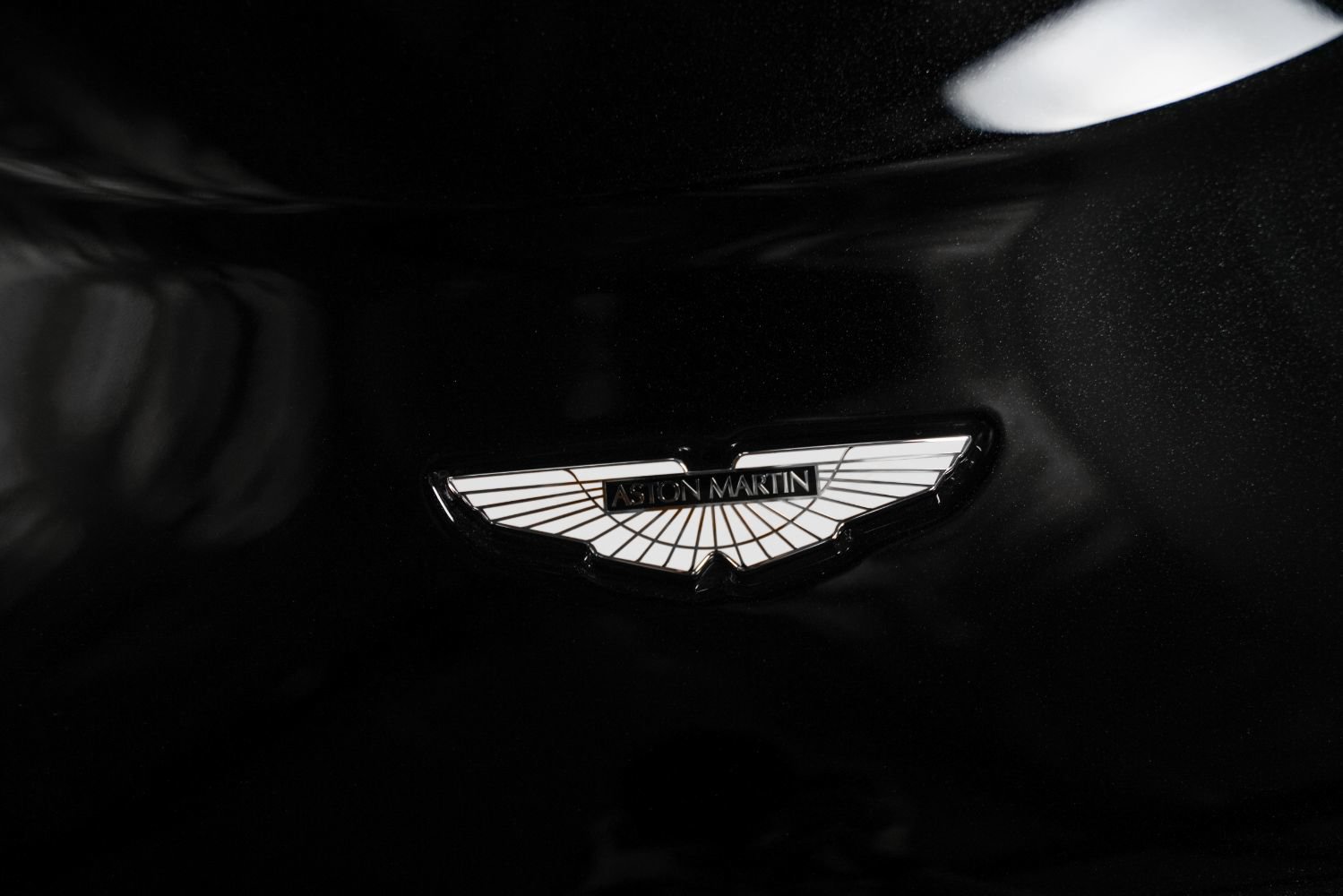 Used 2017 Aston Martin V12 Vantage S RWD image 12
