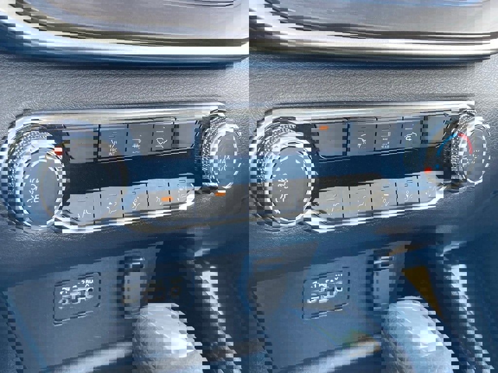 Used 2024 Nissan Altima 2.5 SV image 23