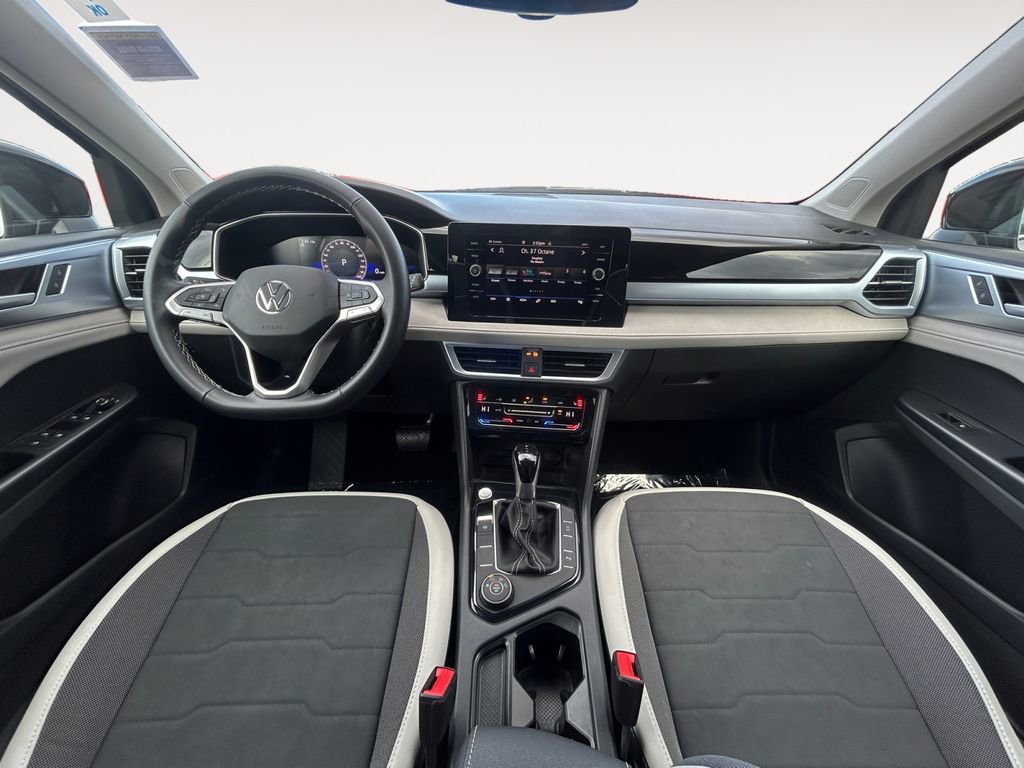 Used 2025 Volkswagen Taos SE AWD/4WD image 13