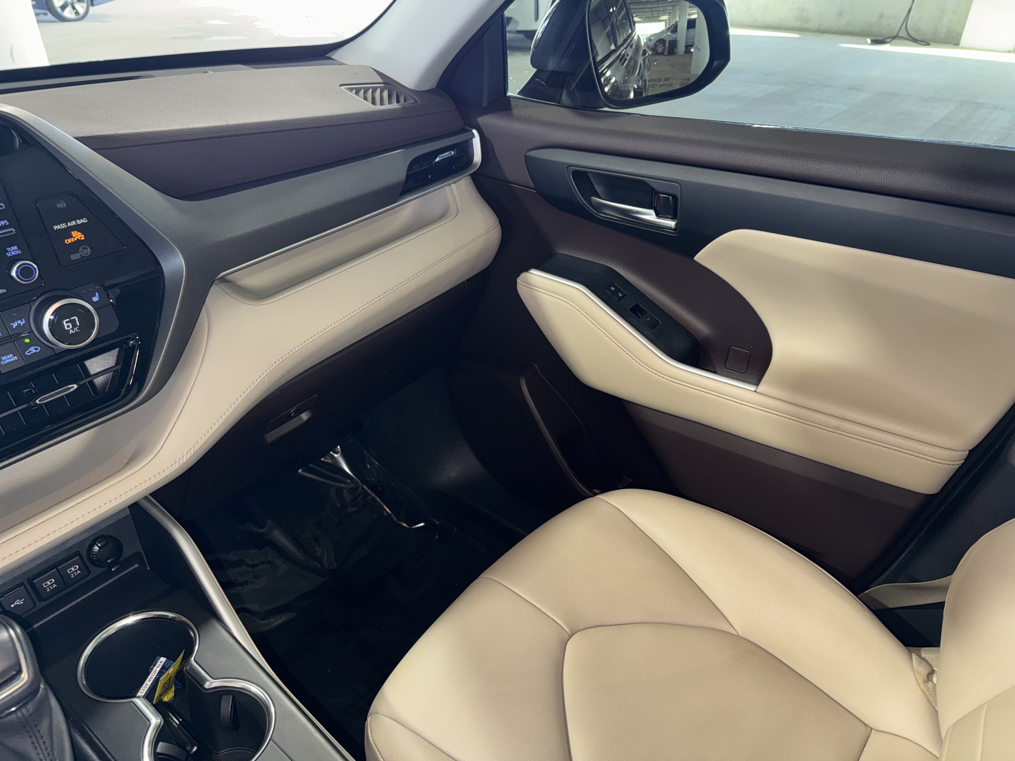 Used 2021 Toyota Highlander XLE image 32