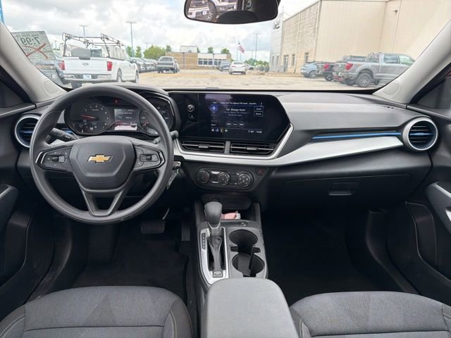 Used 2026 Chevrolet Trax LS FWD image 18