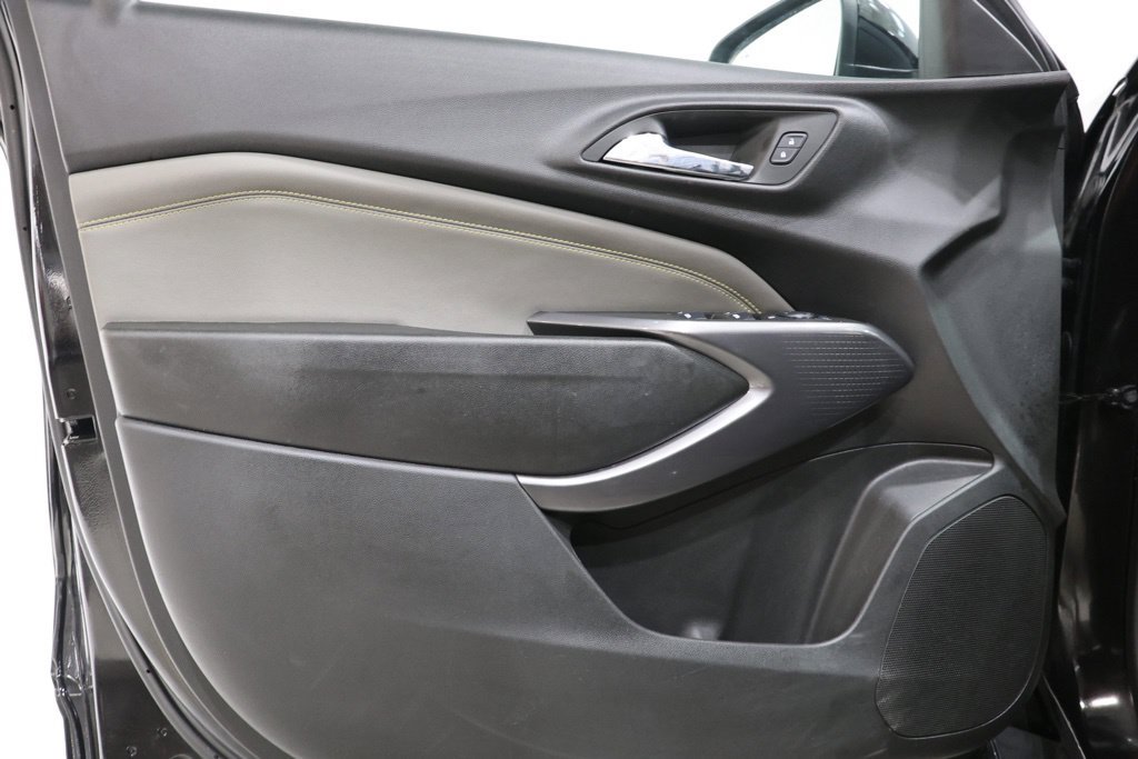 Used 2025 Chevrolet Trax ACTIV w/ Sunroof Package FWD image 18