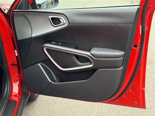 Certified 2025 Kia Soul LX w/ Option Group 015 image 8