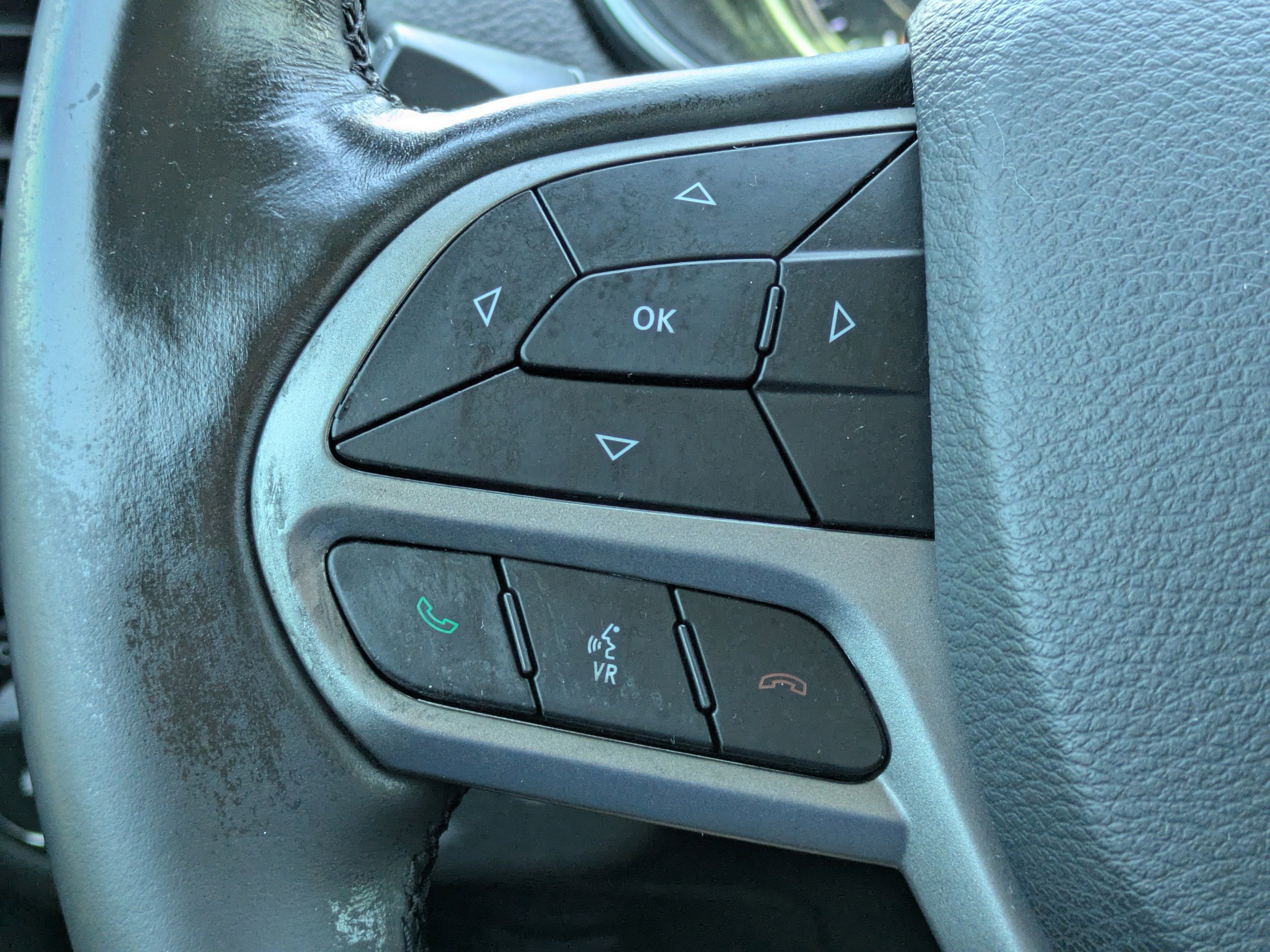 Used 2019 Jeep Cherokee Limited FWD image 24