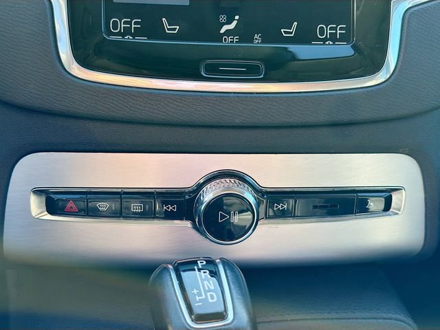Used 2017 Volvo XC90 T6 Momentum w/ Vision Package image 15