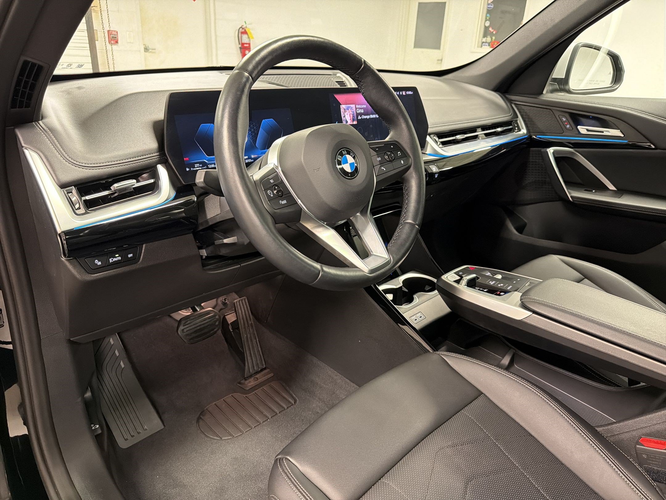 Used 2023 BMW X1 xDrive28i w/ Convenience Package AWD/4WD image 4