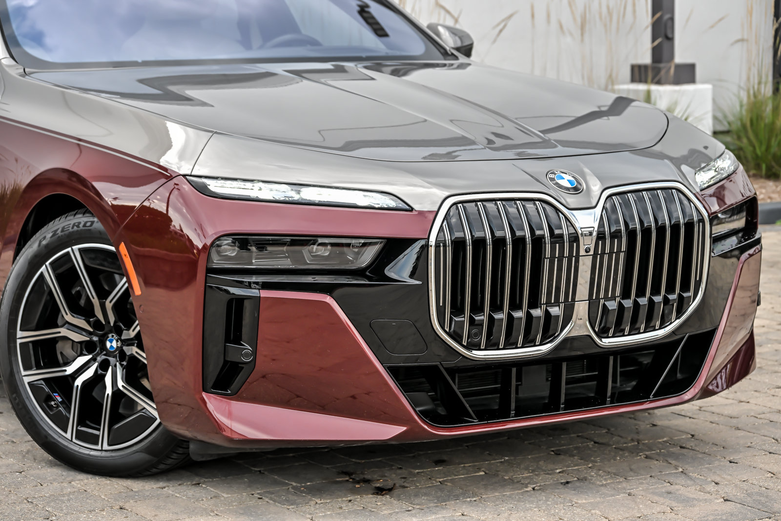 Used 2023 BMW 760i xDrive AWD/4WD image 2