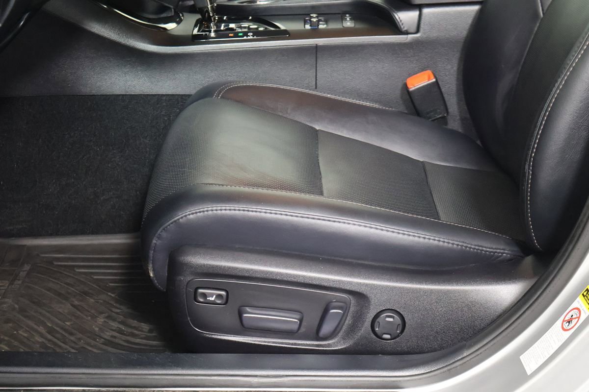 Used 2014 Toyota Avalon Limited FWD image 20