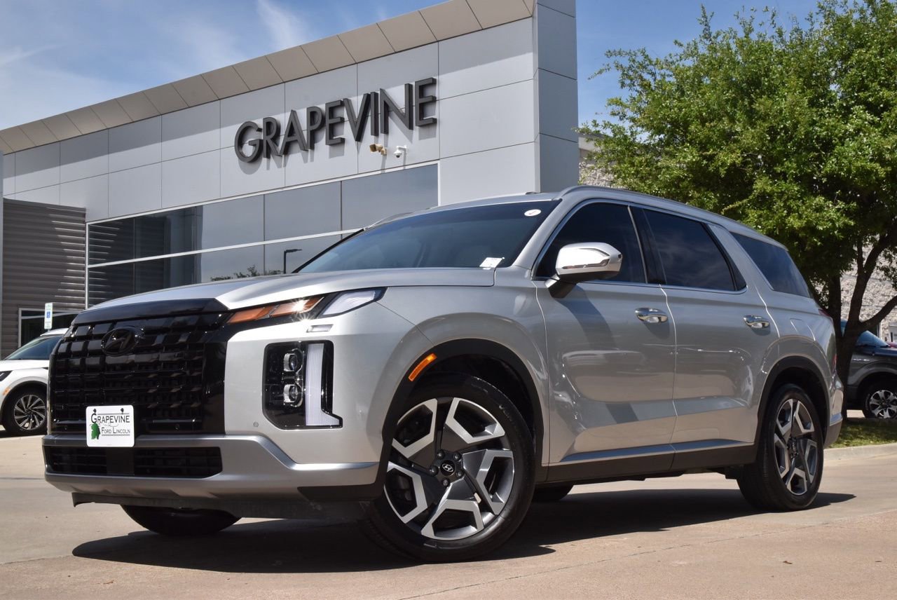 Used 2024 Hyundai Palisade SEL w/ Premium Package image 2