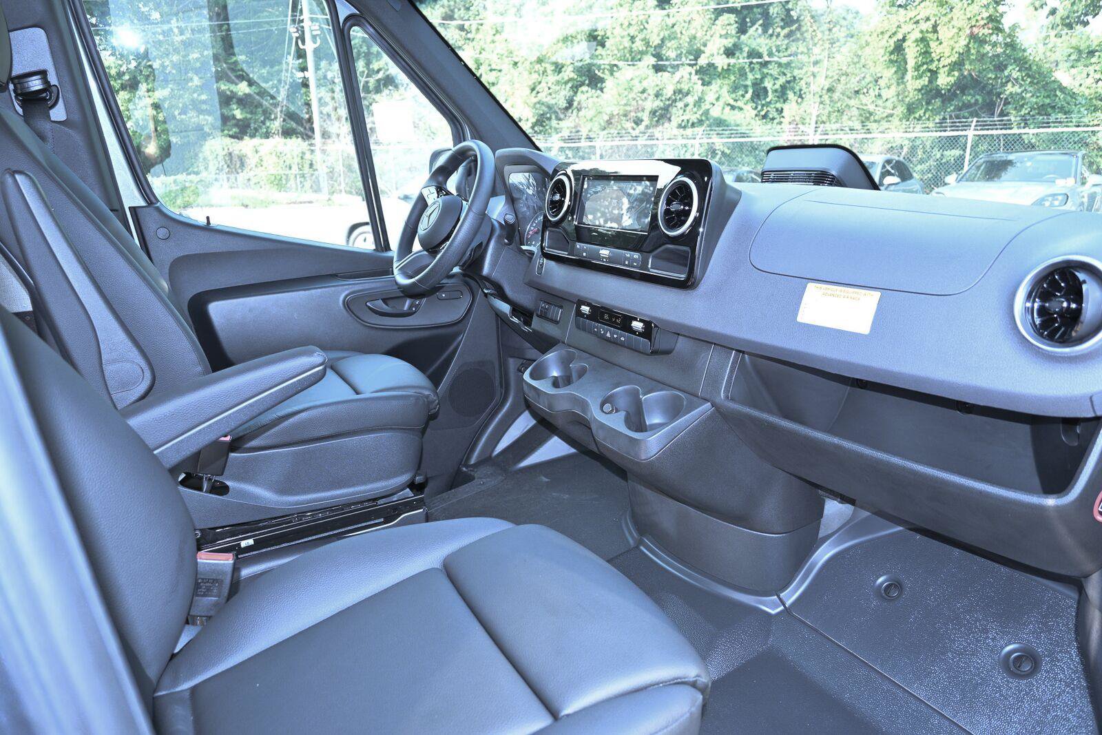 Used 2025 Mercedes-Benz Sprinter 2500 image 24