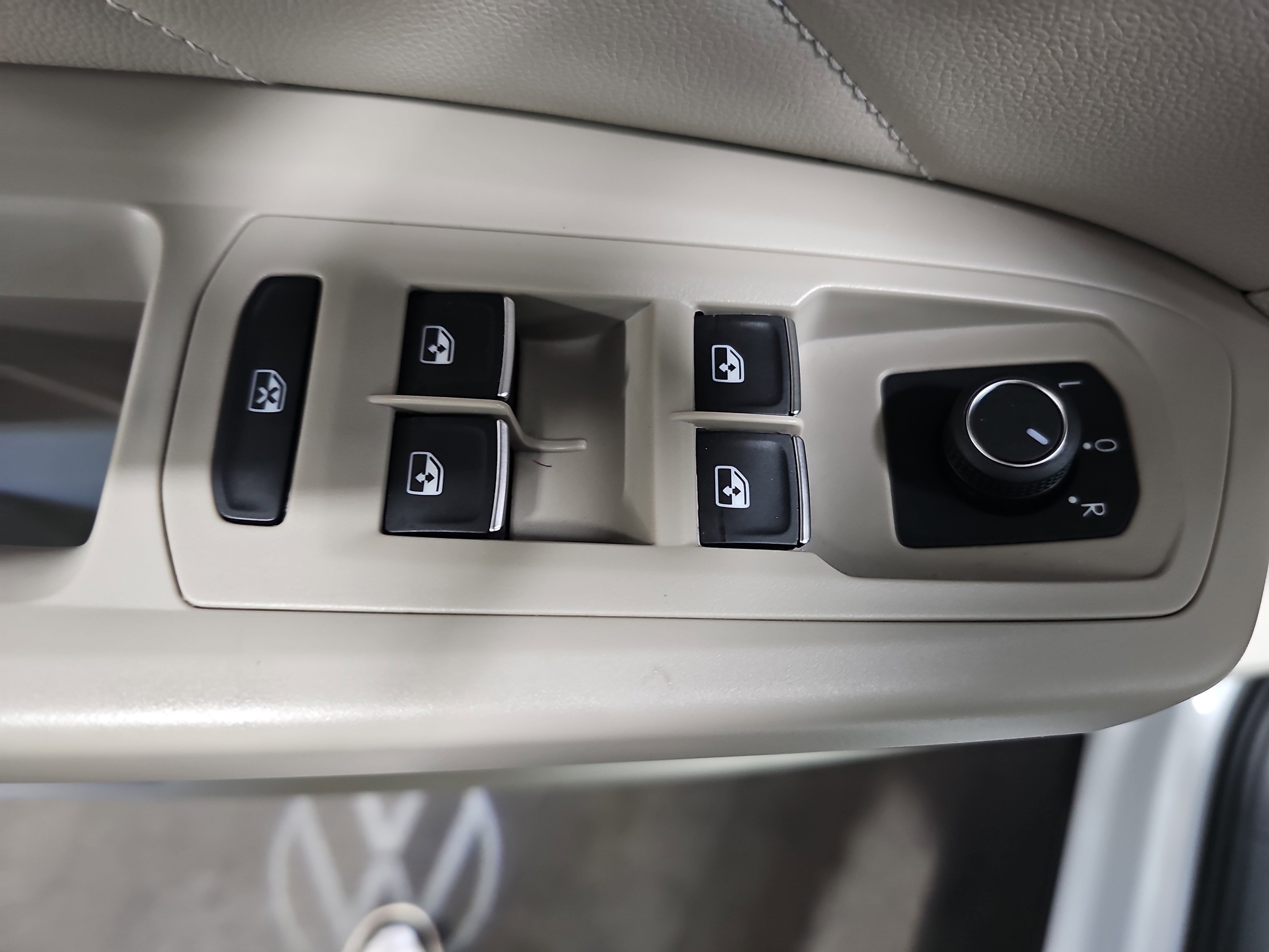Used 2023 Volkswagen Atlas SEL image 28
