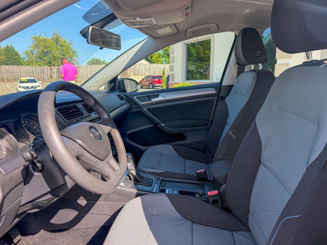 Used 2016 Volkswagen e-Golf SE FWD image 5