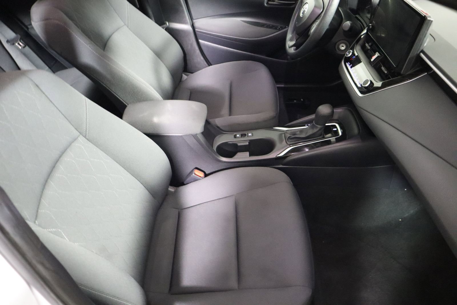 Used 2025 Toyota Corolla LE image 45