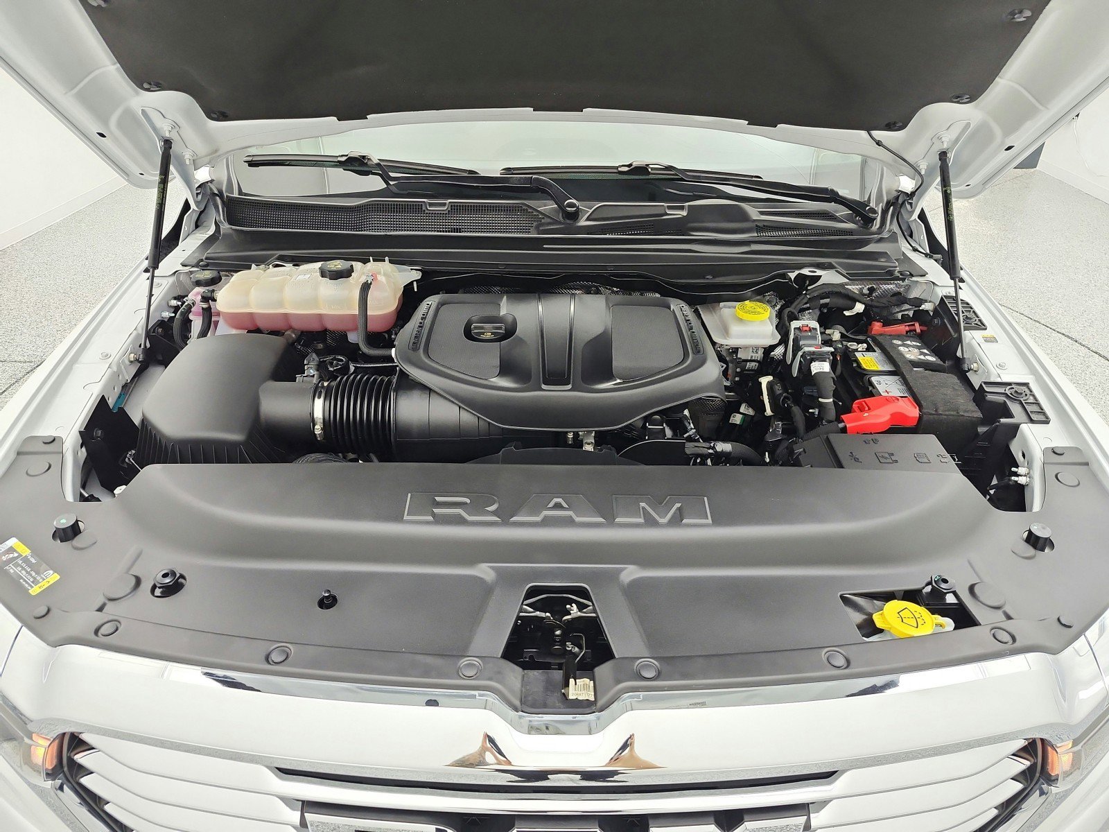 Used 2026 RAM 1500 Laramie AWD/4WD image 16