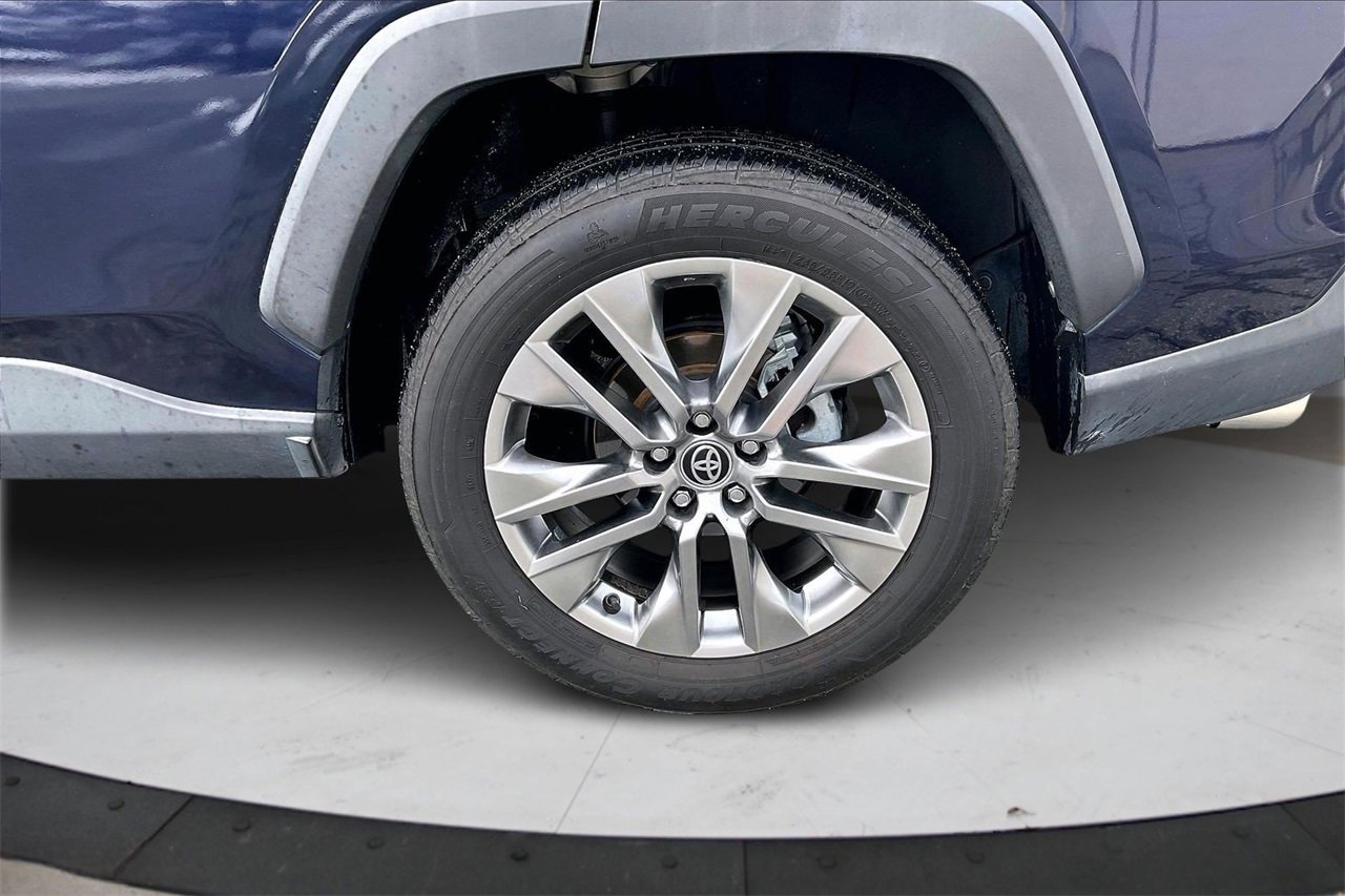 Used 2020 Toyota RAV4 XLE Premium image 36