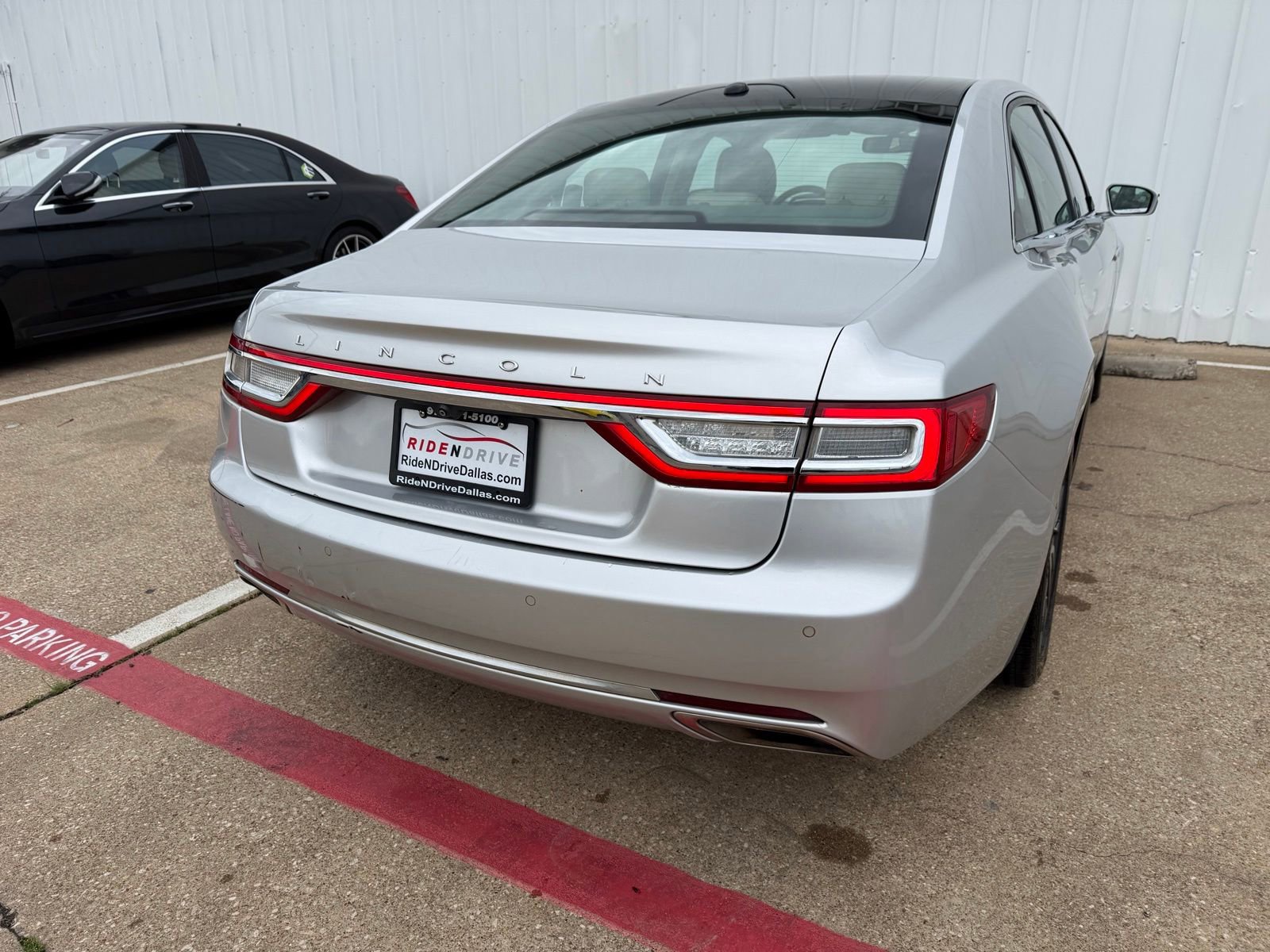 Used 2017 Lincoln Continental Select image 5