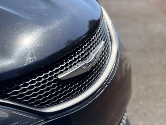 Used 2022 Chrysler Voyager LX FWD image 30