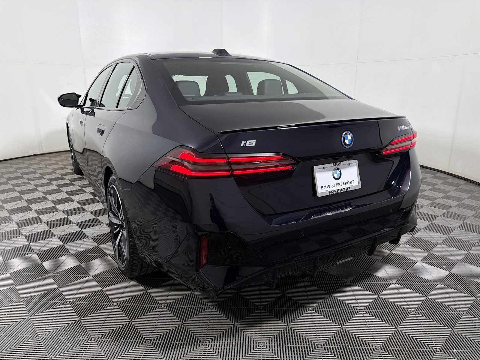 Used 2024 BMW i5 M60 w/ Premium Package image 5