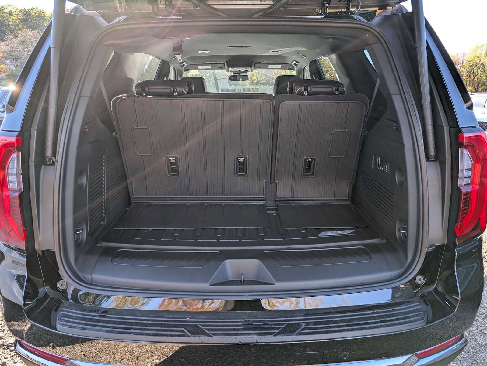New 2026 GMC Yukon Elevation w/ LPO, Floor Liner Package image 7