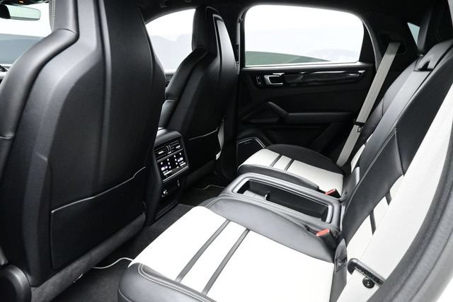 Certified 2023 Porsche Cayenne Turbo GT AWD/4WD image 15