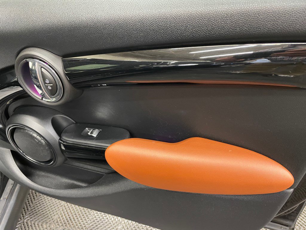 Used 2017 MINI Cooper 4-Door Hardtop image 12