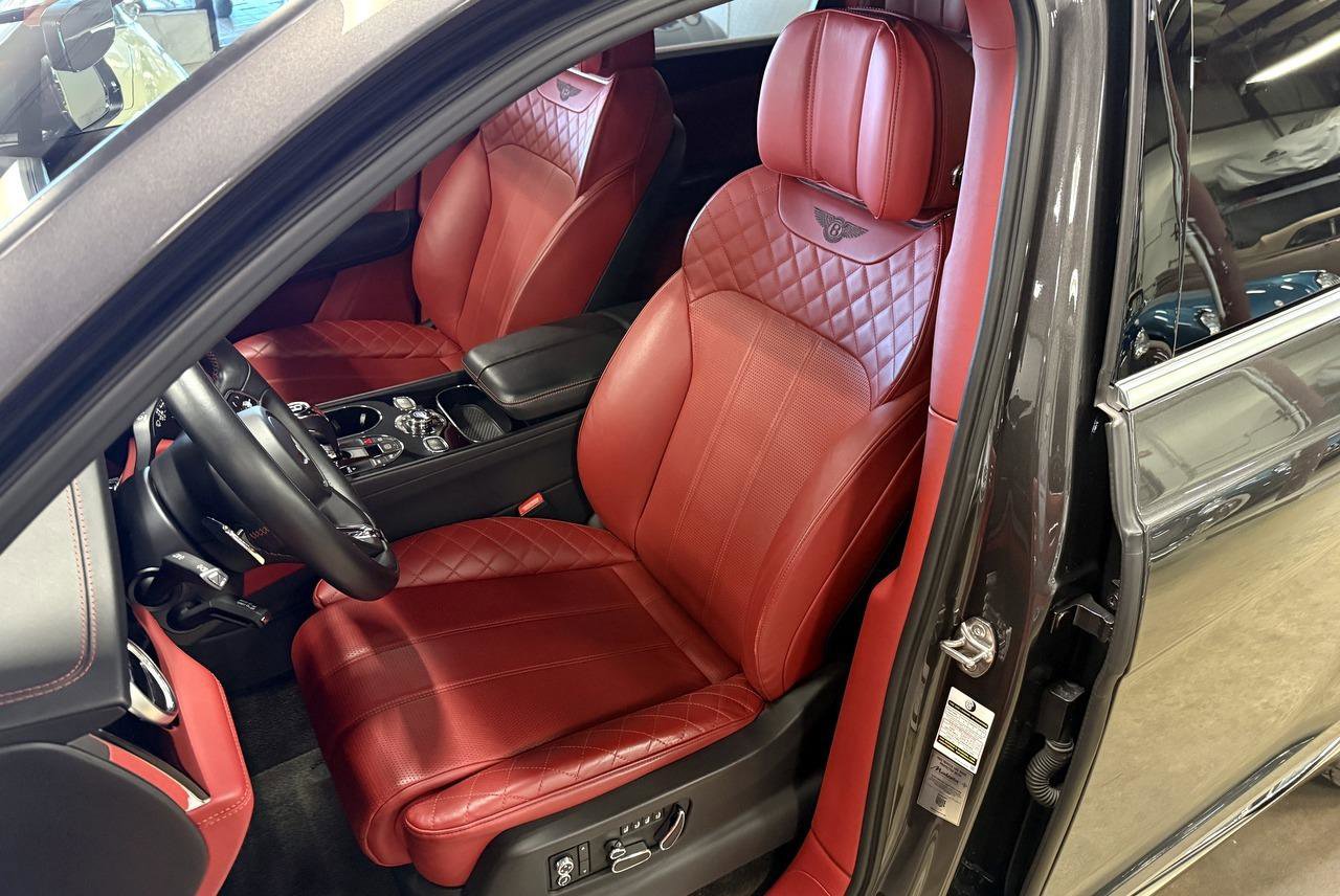 Used 2018 Bentley Bentayga image 64