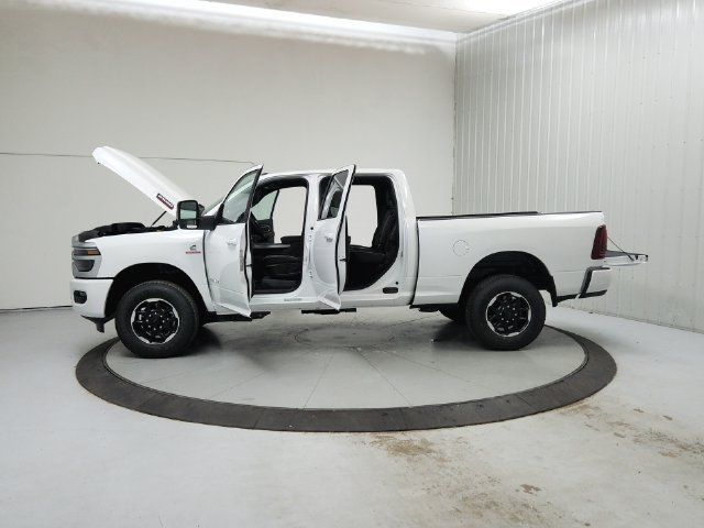 New 2026 RAM 2500 Laramie AWD/4WD image 13